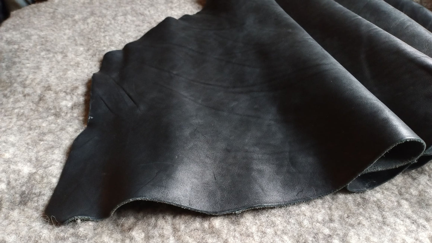 Chemical free leather
100% Veg-tanned Leather in Black
Butter-Soft Veg-Tanned Leather