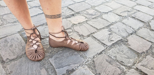 Sun Sandals with Puckered Toes