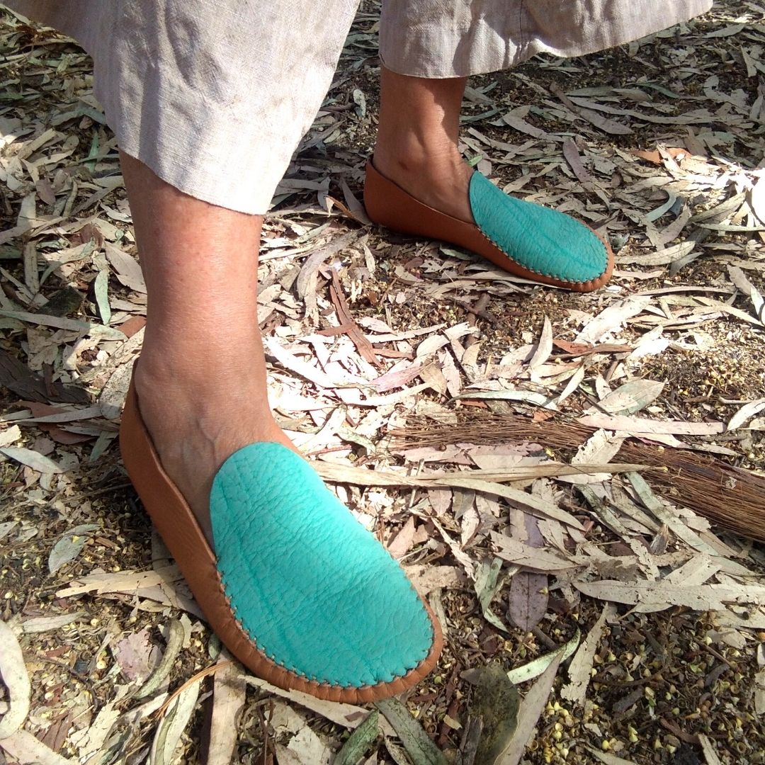 "Leaf" Moccasins / Custom-Made Barefoot-Shoes Earthingmoccasins